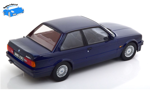 BMW 325i E30 M-Paket 2 1988 dunkelblau-metallic | KK-Scale | 1:18